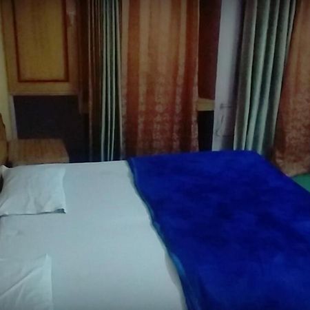 New Crown Hotel 印多尔 外观 照片