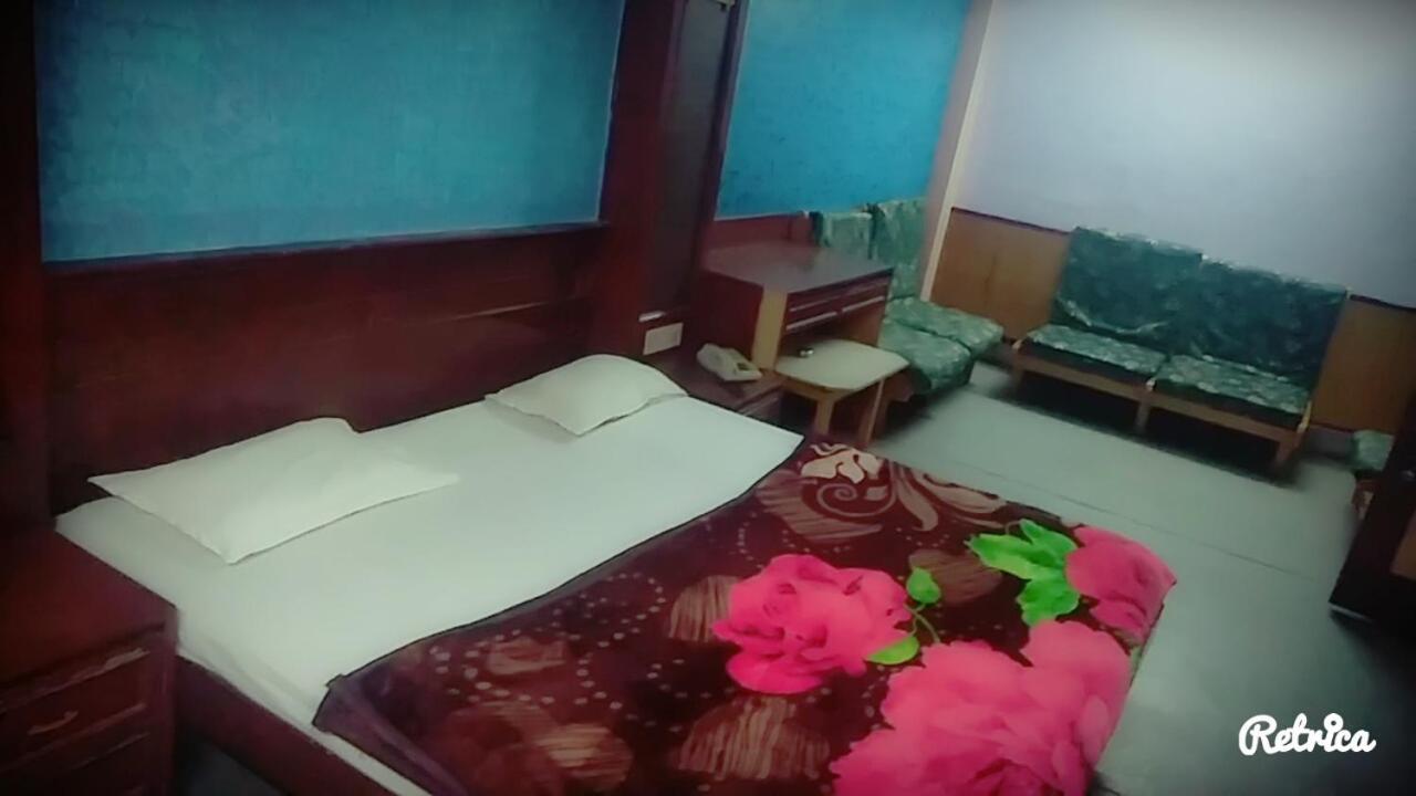 New Crown Hotel 印多尔 外观 照片