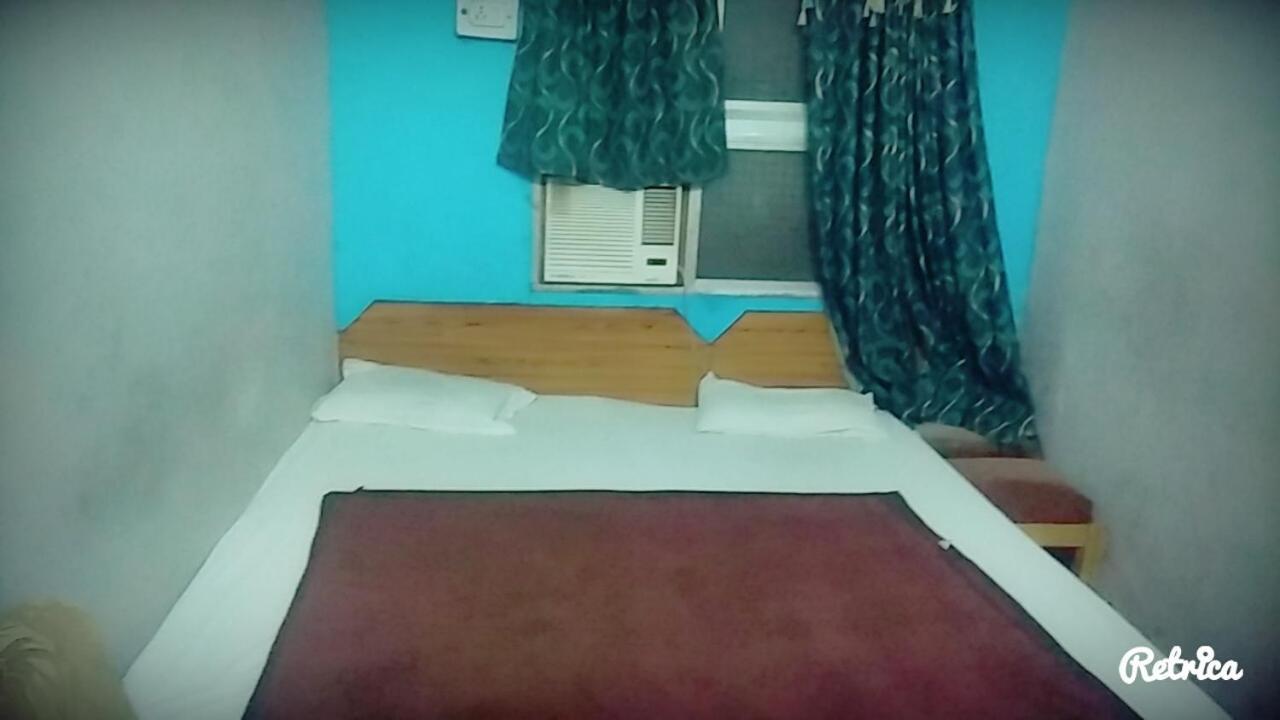 New Crown Hotel 印多尔 外观 照片