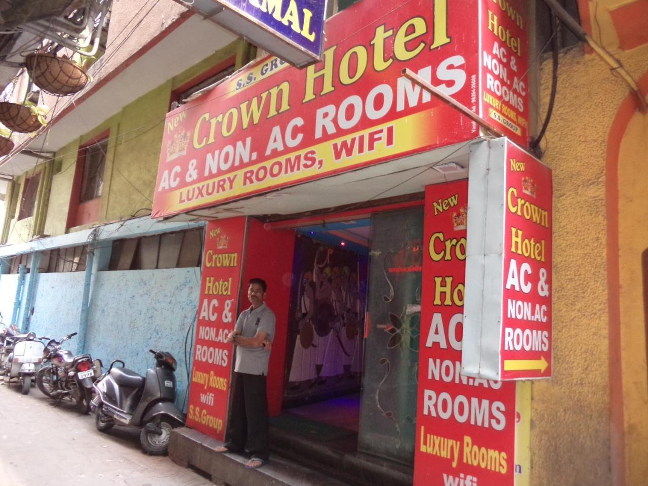 New Crown Hotel 印多尔 外观 照片
