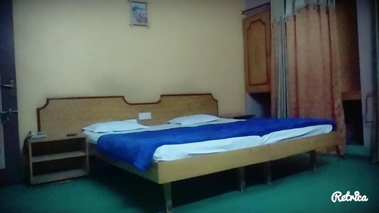 New Crown Hotel 印多尔 外观 照片
