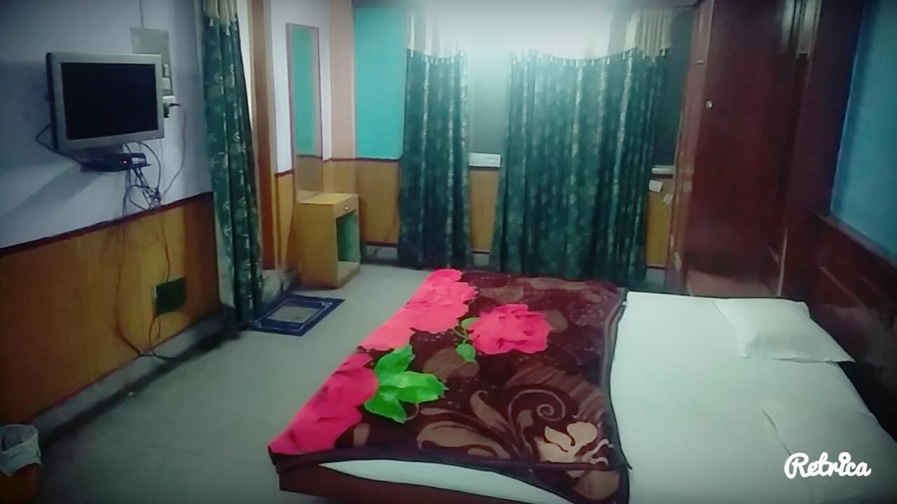 New Crown Hotel 印多尔 外观 照片