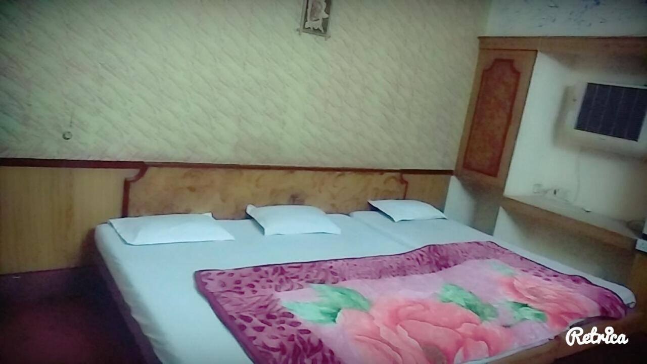 New Crown Hotel 印多尔 外观 照片